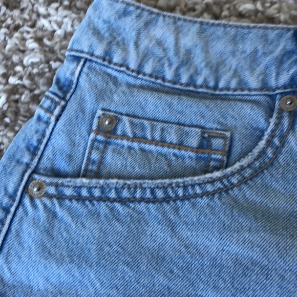 Garage Light Wash High Waist Mom Jean Shorts Sz 3 - Picture 7 of 11